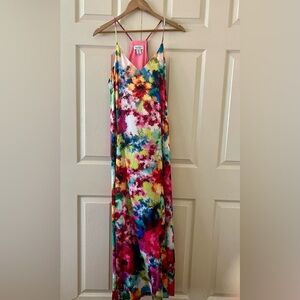 Nicole Miller maxi dress with v neck, racer back, it has pockets! Super cute!